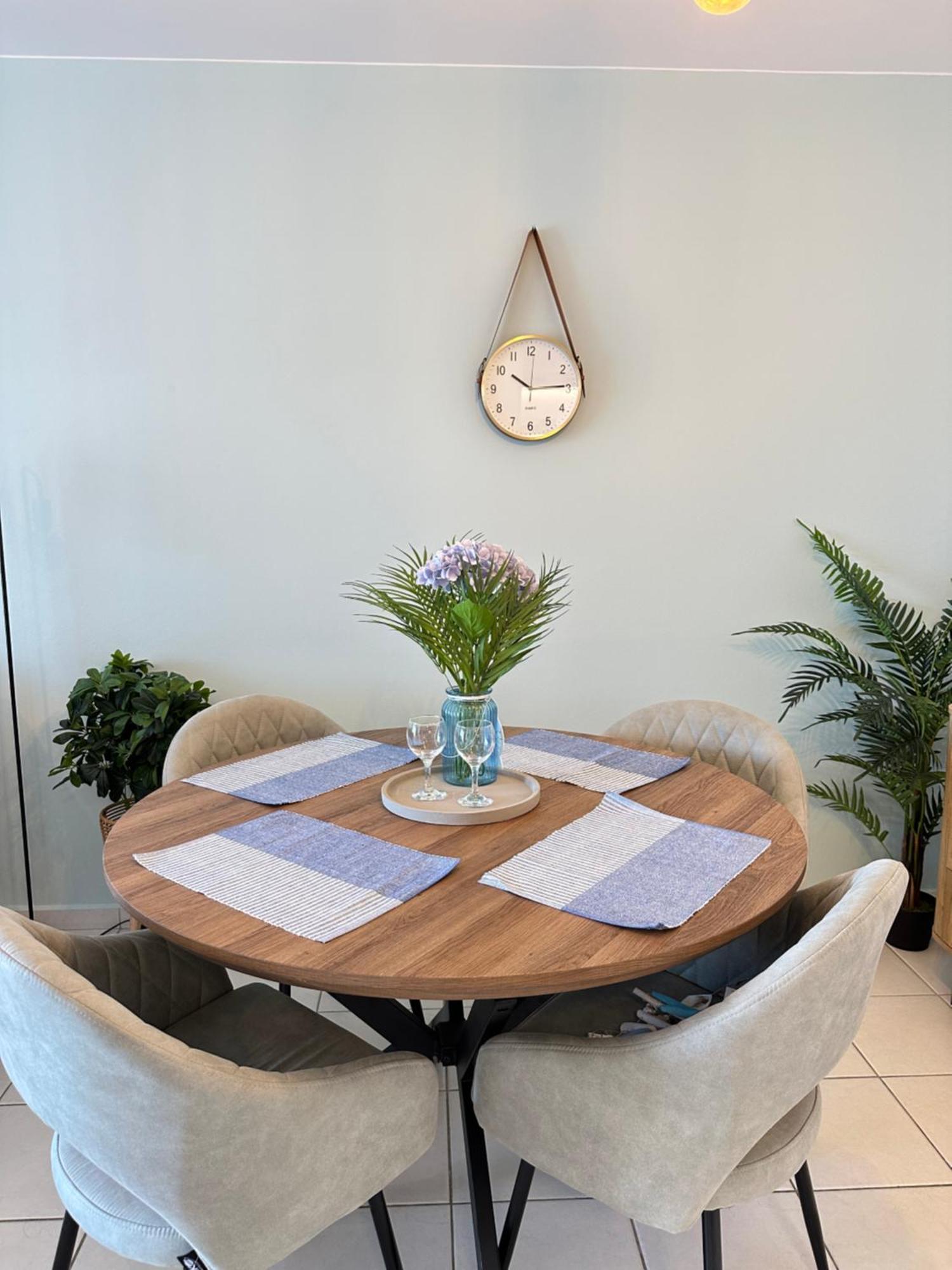H&o Golden Sun Apartment
